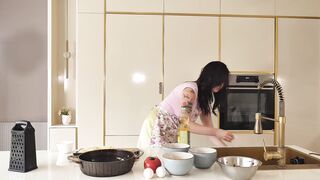Kira Blooms Serves Up Hot Treats in the Kitchen